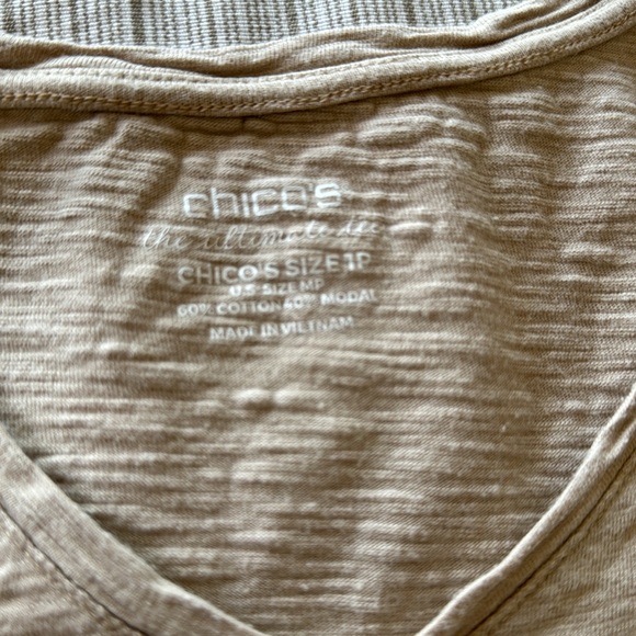 Chicos V-neck T-shirt, tan size one petite - Picture 2 of 4